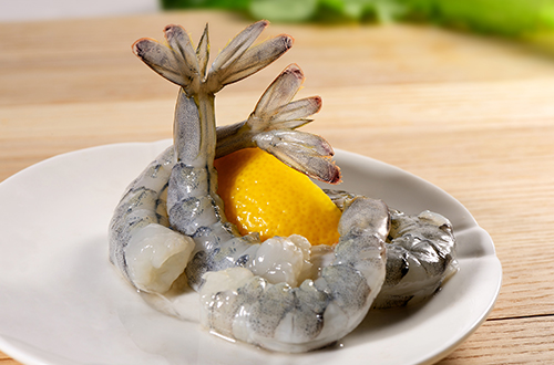Peeled-and-tail-on-shrimp.jpg